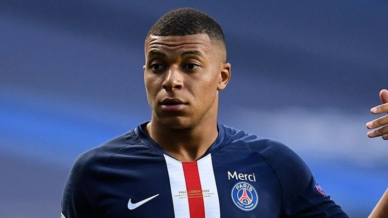 Real Madrid, Kylian Mbappe için 2021'i bekliyor