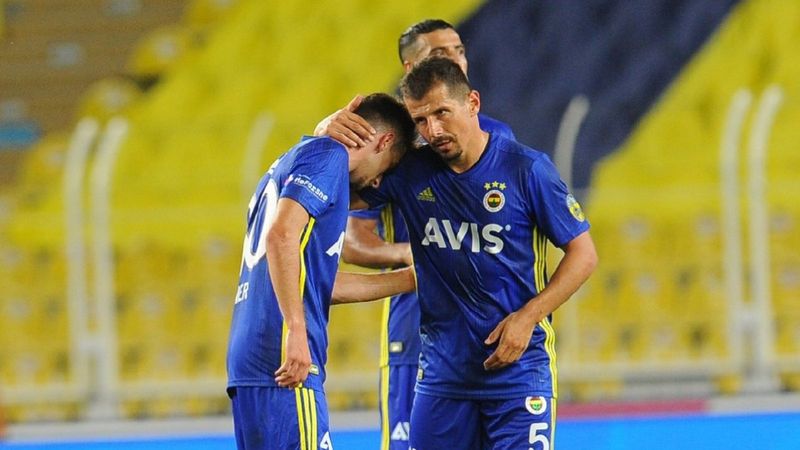 Emre Belözoğlu ve Ömer Faruk'un formaları 2 milyona satıldı