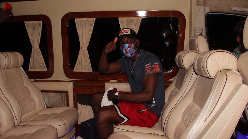 Benik Afobe, Trabzon'a iniş yaptı