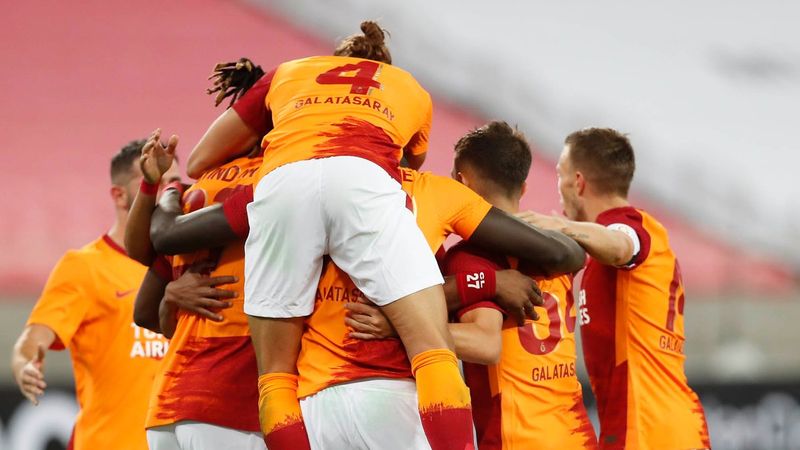 Galatasaray, Neftçi Bakü'yü 3 golle mağlup etti