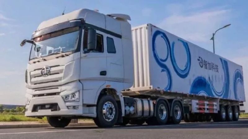 Çinli şirket First Automotive Works, elektrikli ve sürücüsüz tırlarını tanıttı