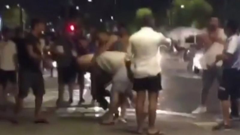 Antalya'da kavgaya tutuşan şahıslardan birine otomobil çarptı