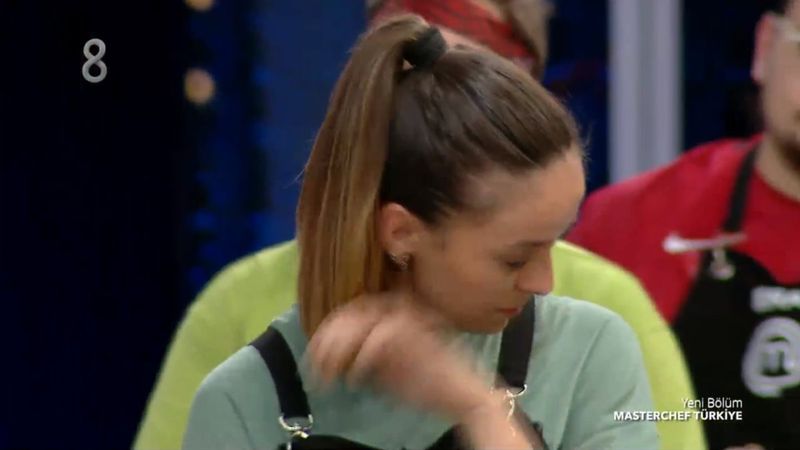 MasterChef'te Mehmet şef, Tanya'yı ağlattı
