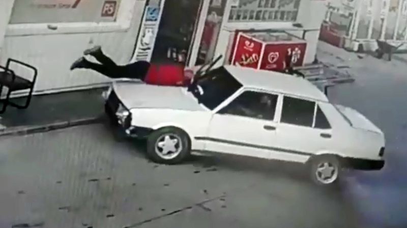 Afyonkarahisar'da tartıştığı istasyon görevlisine otomobiliyle çarptı