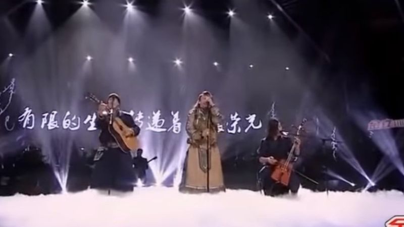 Moğol grubun rock performansı