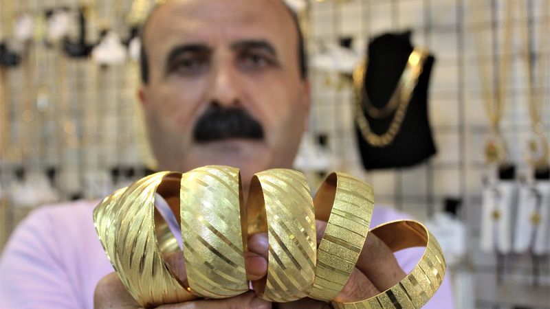 Düğün yapacaklar, sahte altın takılara yöneldi