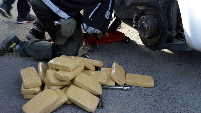 Erzurum'da emekli polisin aracından eroin çıktı