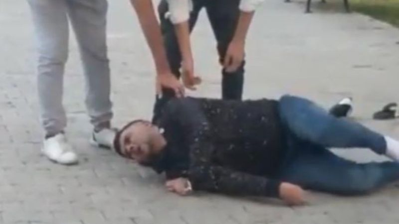 İzmir'de uyuşturucu etkisindeki gencin kendine zarar verme anı