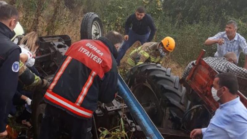 Bursa'da traktör devrildi: 1 ölü, 2 yaralı