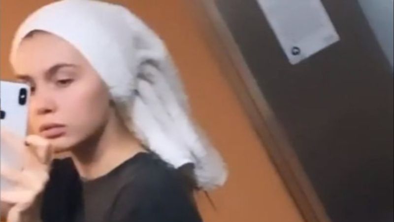 Aleyna Tilki'den asansör pozu