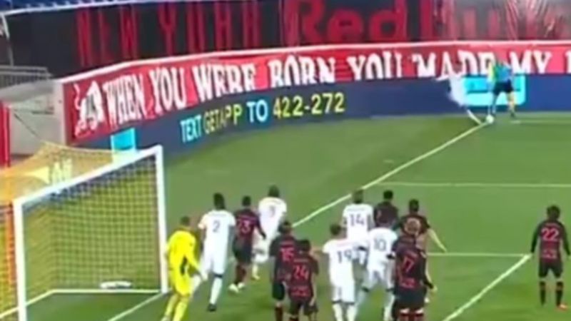 Haris Medunjanin kornerden gol attı