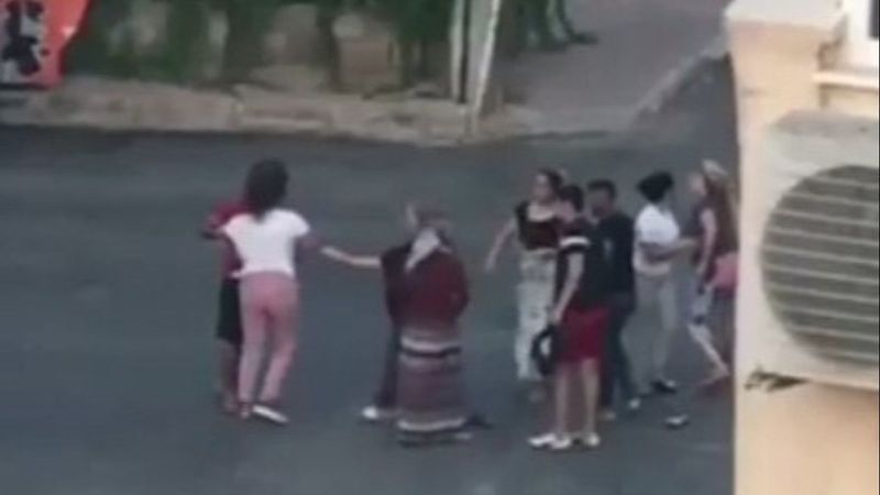 Antalya’da 5 kadının sokak kavgası kamerada