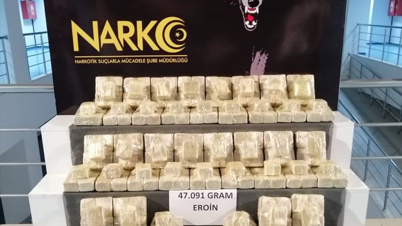 Adana polisi tırda yapılan aramada 47 kilo eroin ele geçirdi