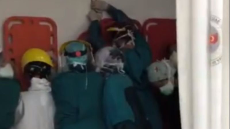 Sağlık çalışanlarına saldırı girişiminde 5 şüpheli gözaltına alındı