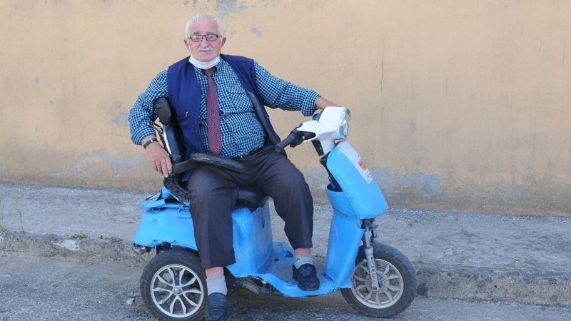 Kocaeli'de 78 yaşında 3'üncü eşini bulmak için duraklara ilan astı