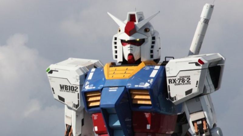 18 metrelik dev Gundam robotu yürümeye başladı