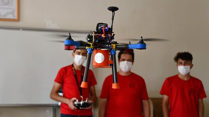 Lise öğrencileri İHA geliştirdi