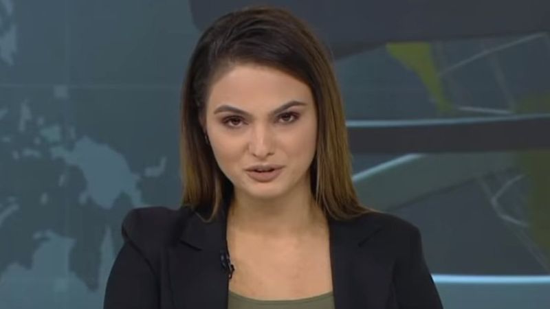 Azerbaycanlı spiker kurtarılan köylerin haberini verirken duygulandı