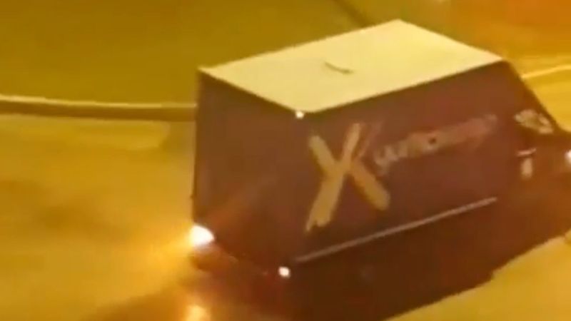 Antalya'da bir sürücü, kargo aracıyla drift yaptı