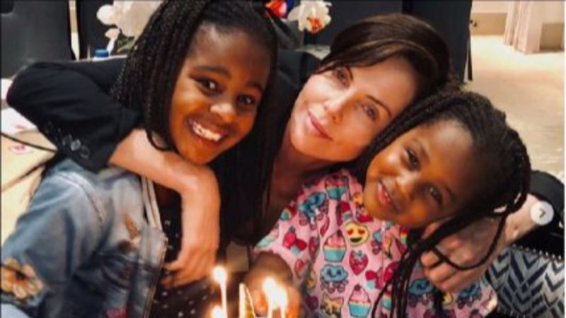 Charlize Theron, çocuklarıyla  fotoğraf paylaştı