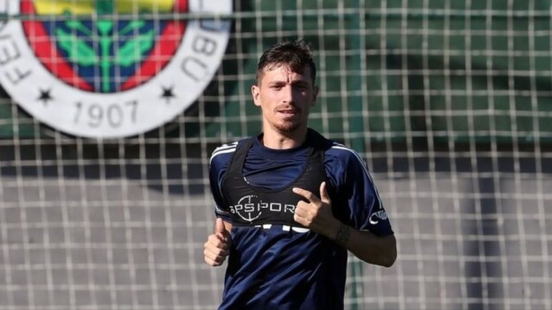 Mert Hakan Yandaş ilk 11 için çalışıyor