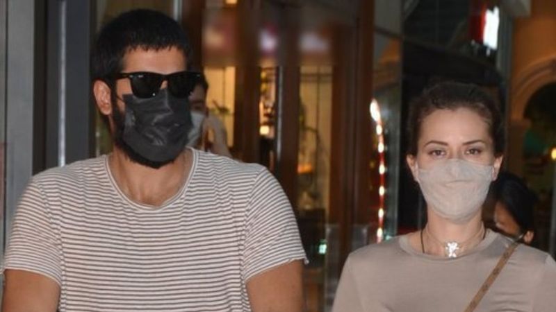 Burak Özçivit ile Fahriye Evcen alışverişte