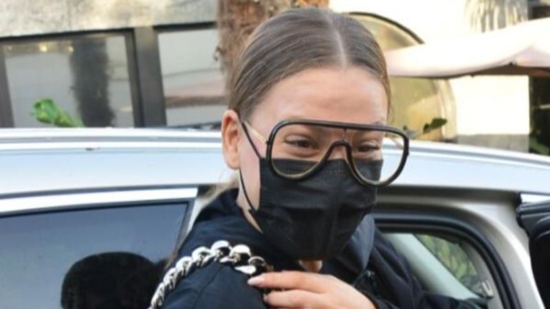 Serenay Sarıkaya'nın kocaman gözlükleri