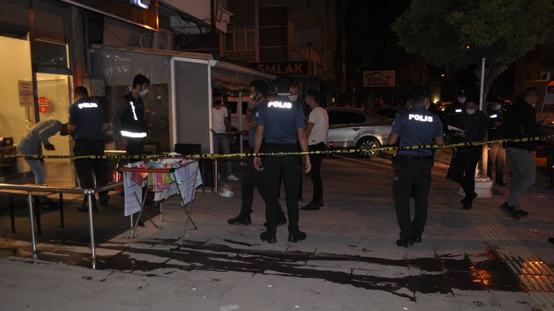 Karaman'da bir kişi berberde sıra beklerken yaralandı