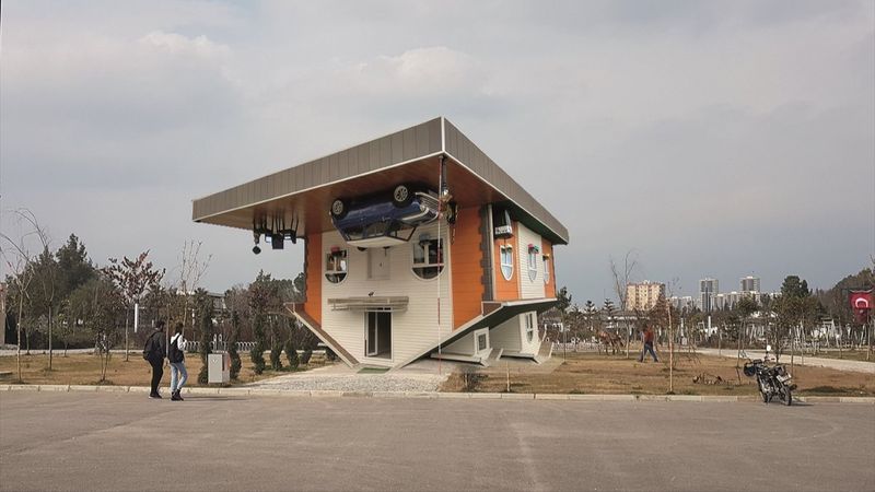 Adana'da 'ters ev'in yapımı başladı