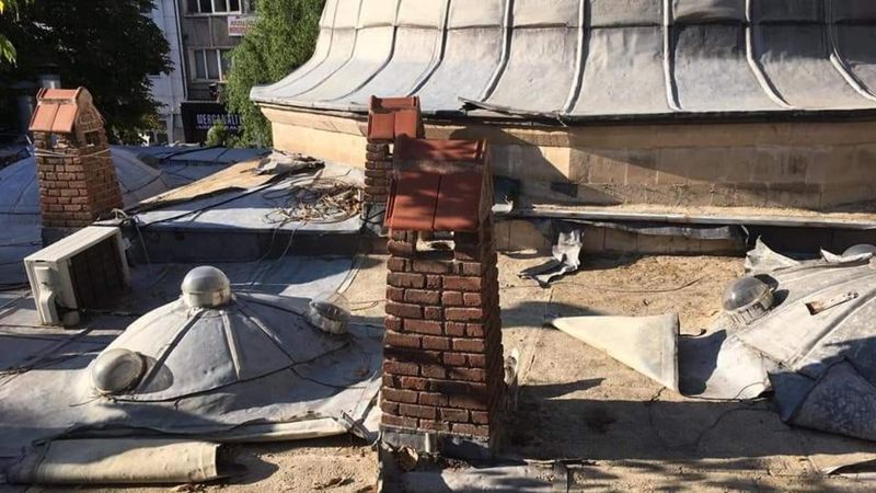 Kütahya'da 6 asırlık Küçük Hamam'ın çatısı çalındı