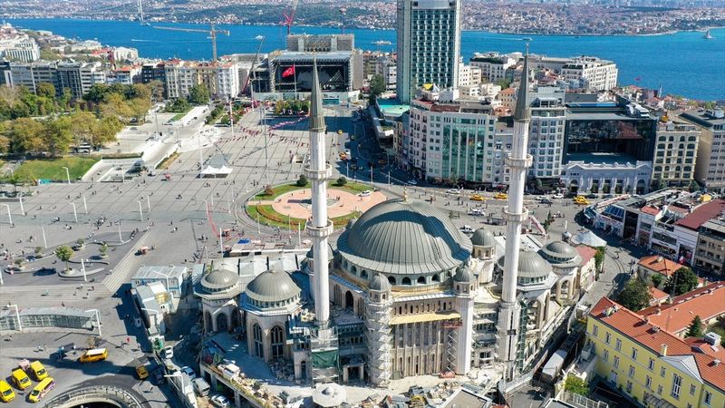 Taksim Camii'nde sona yaklaşılıyor