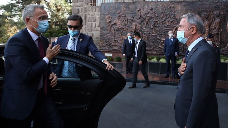 Bakan Hulusi Akar, NATO Genel Sekreteri ile görüştü