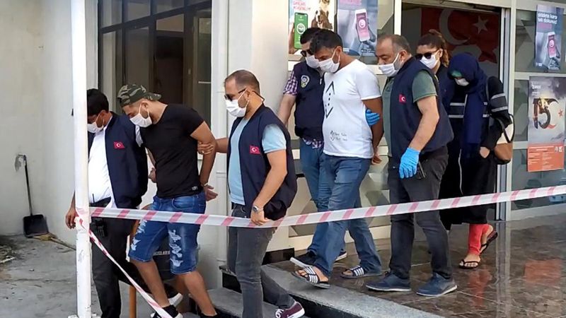 Mersin'de polis, Suriyeli sahte polisleri yakaladı