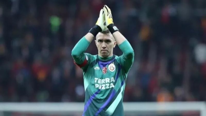 Fernando Muslera'nın lisansı çıkartıldı