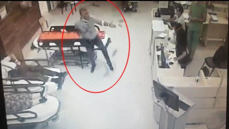 İzmir'de iki doktor, hasta ve yakını tarafından darbedildi