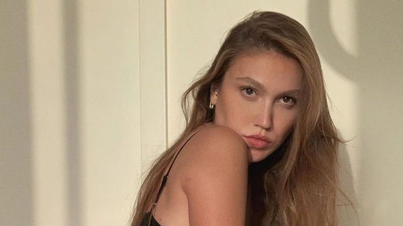 Duygu Özaslan'dan yeni pozlar