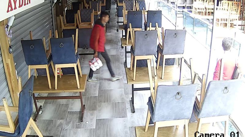 Bursa'da ayran çalan hırsızlar güvenlik kamerasına yakalandı