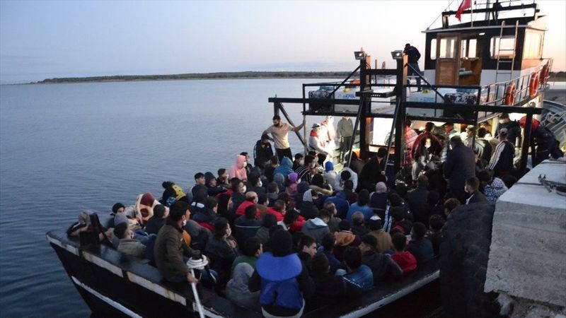 Çanakkale açıklarında 144 sığınmacı yakalandı