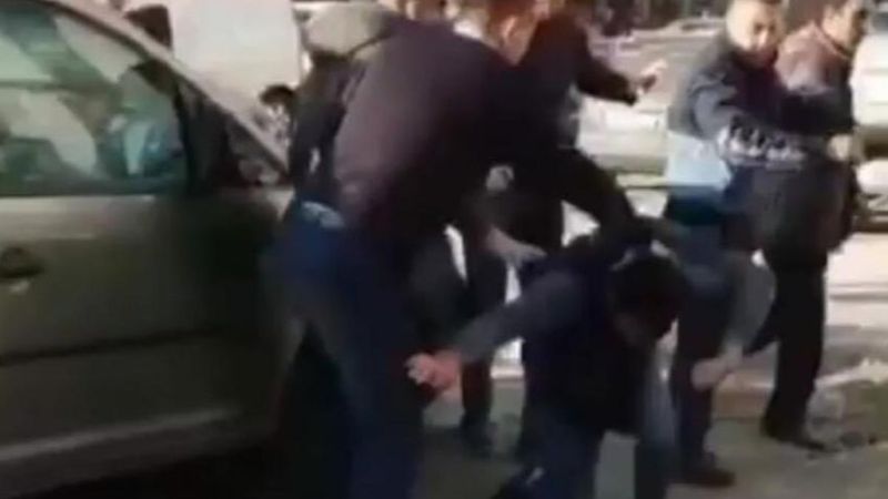 İzmir'de zabıta, darbettiği seyyar satıcının düştüğünü söyledi