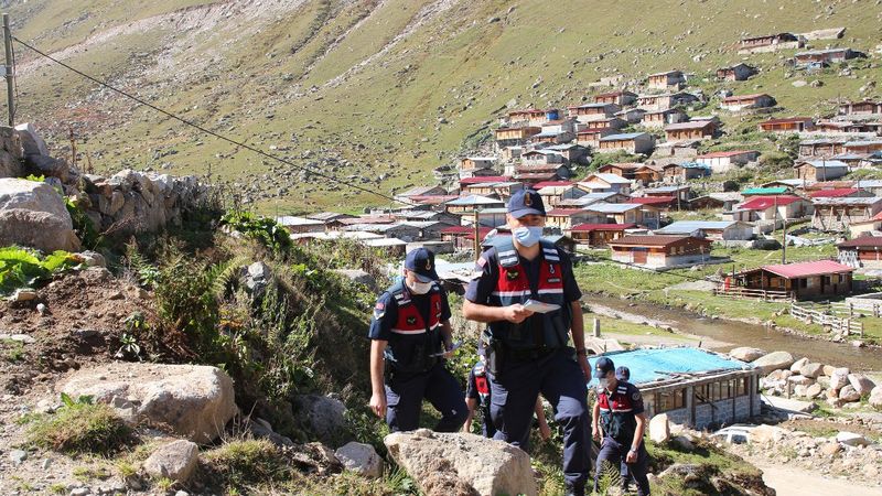 Rize'de yayladan dönenler, teröre karşı uyarıldı: Evlerde yaşam malzemesi bırakmayın