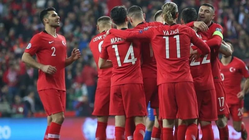 Almanya-Türkiye maçının ilk 11'leri