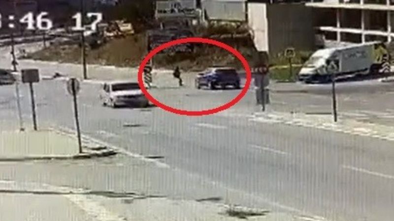 Bursa'da karşıya geçmek isteyen genç kadına otomobil çarptı