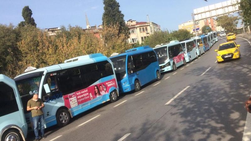 Minibüsçüler, taksi olmak için eylem yaptı