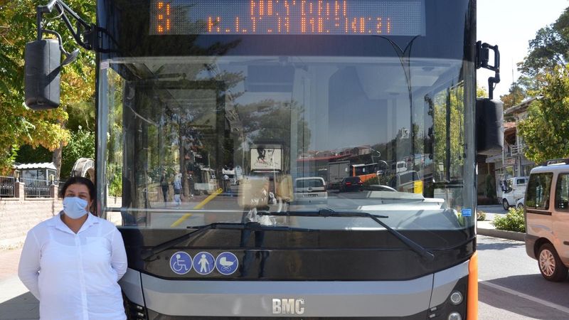 Kırşehir'de 25 yıllık kadın şoför, artık belediye otobüsü kullanıyor