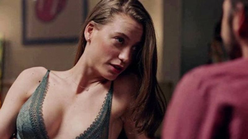 Serenay Sarıkaya, göğüs estetiği için hastaneye yattı