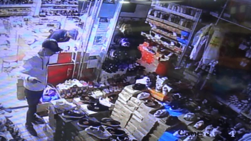 Bartın'da girdikleri dükkanda dizi izleyen hırsızlar