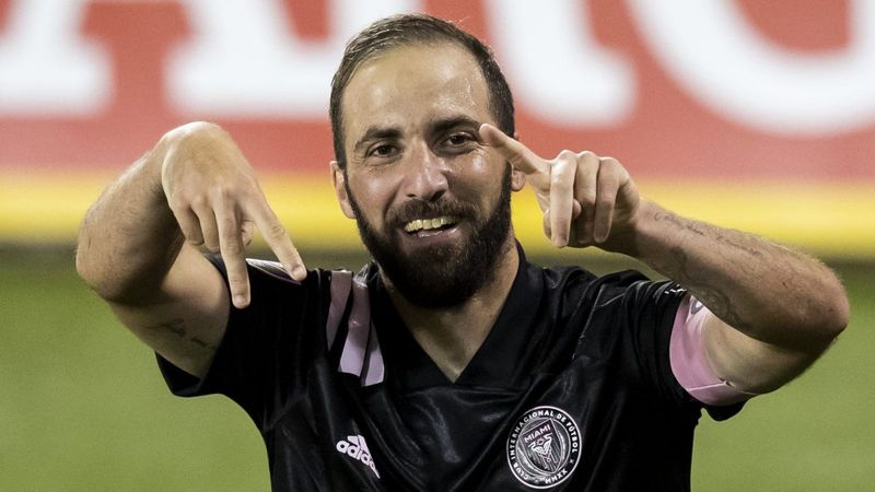 Higuain MLS'teki ilk golünü frikikten attı