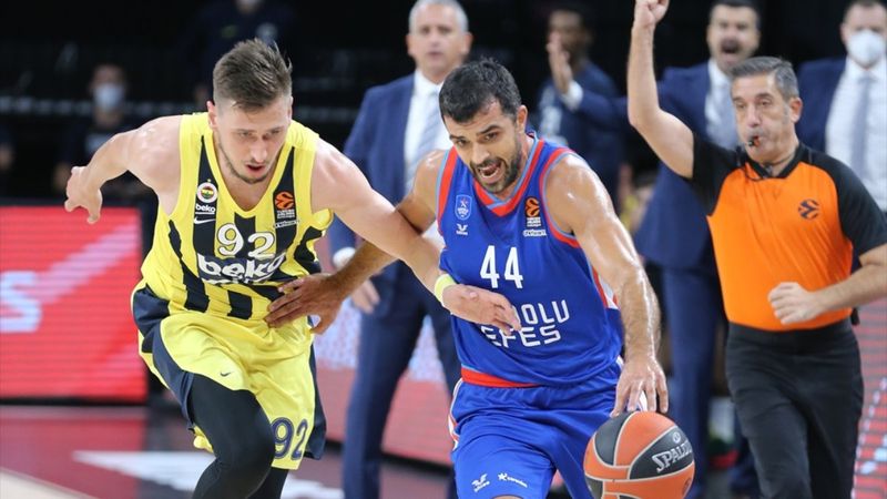 Fenerbahçe Euroleague'de Anadolu Efes'i mağlup etti