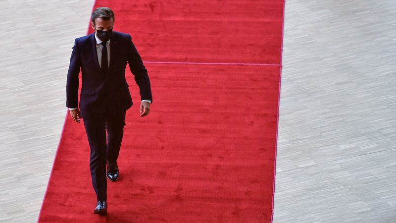 Fransa, Emmanuel Macron ile saygınlığını kaybediyor