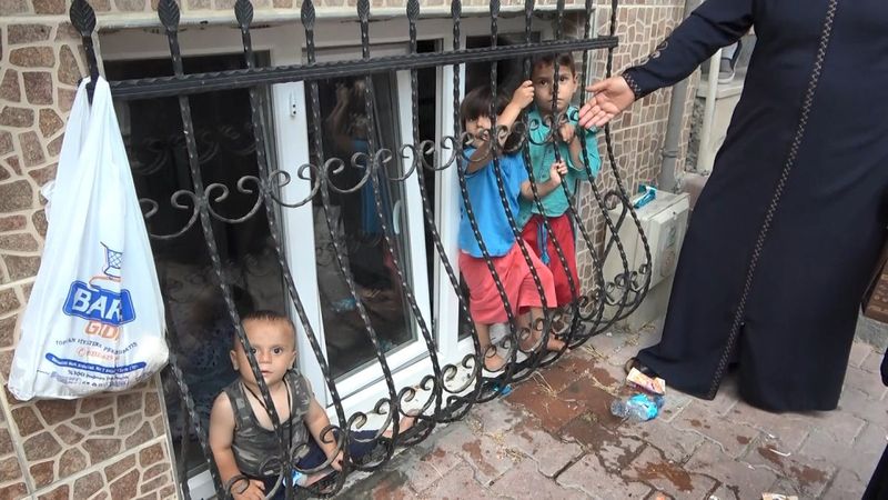 Esenyurt'ta Suriyeli çocuklar evde mahsur bırakıldı